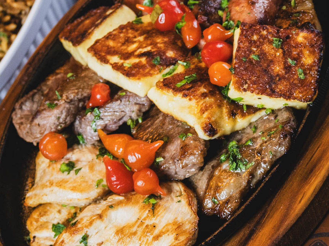 Grelhados variados com queijo coalho